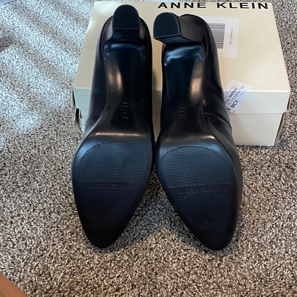 Anne Klein Classic Black Heels - Picture 8 of 8
